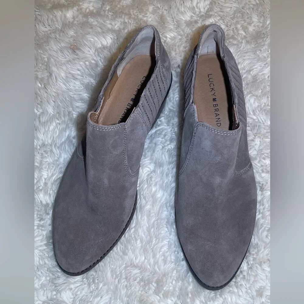 Lucky Brand women’s Gray Suede ankle boots size 9.5